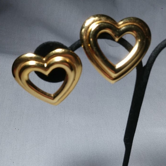 Heart Gold Tone Bold Pierce Earrings - Picture 5 of 6